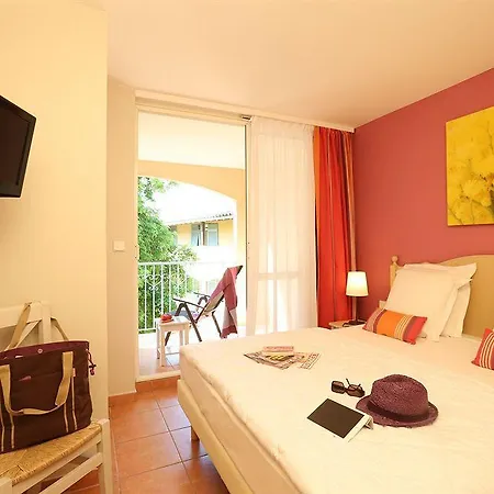 Pierre & Les Rives De Cannes Holiday park 3*