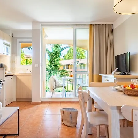 Vakantiepark Pierre & Les Rives De Cannes 3*